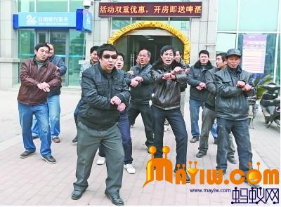 为讨薪,农民工吕师傅带头跳起江南style