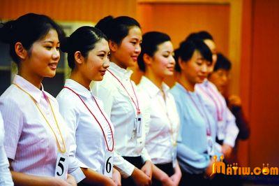 面试现场美女如云