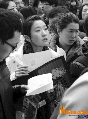 公务员聘任制能否降低公考热，值得观察